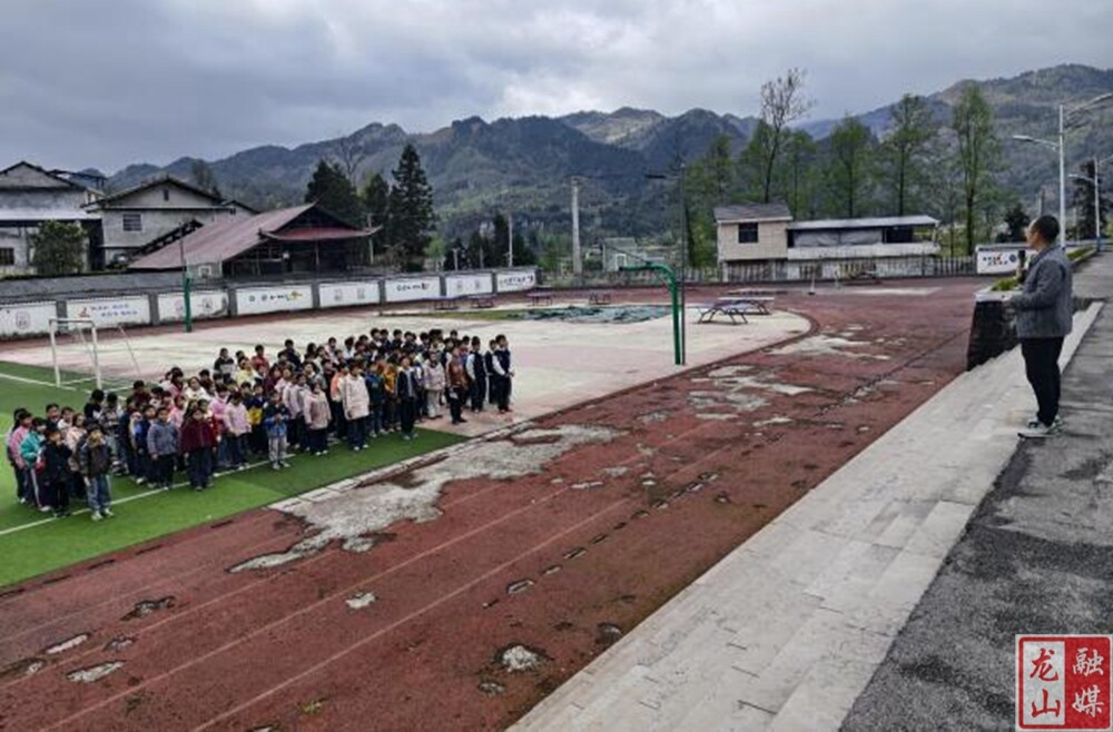 乌鸦河九年制学校：防欺凌宣讲 守护阳光校园