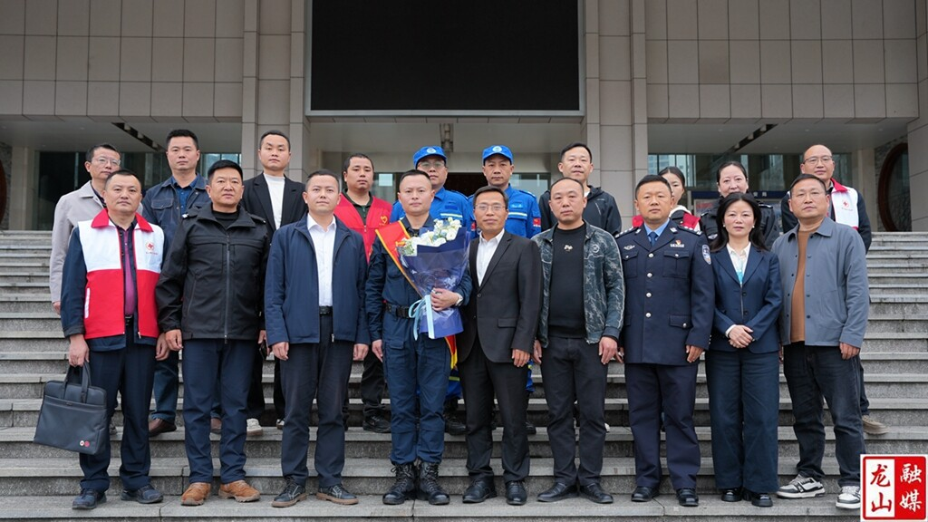 爱心传递 生命接力——彭盾同志赴长沙捐献造血干细胞欢送仪式举行