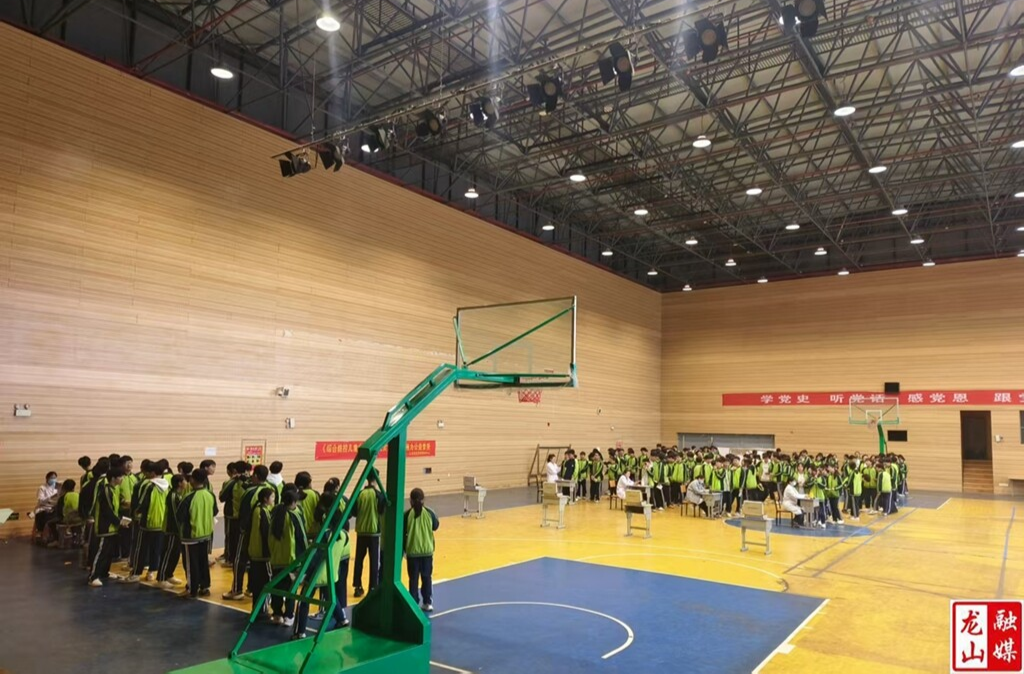 龙山一中开展2026年春季学生视力筛查 守护青少年眼健康