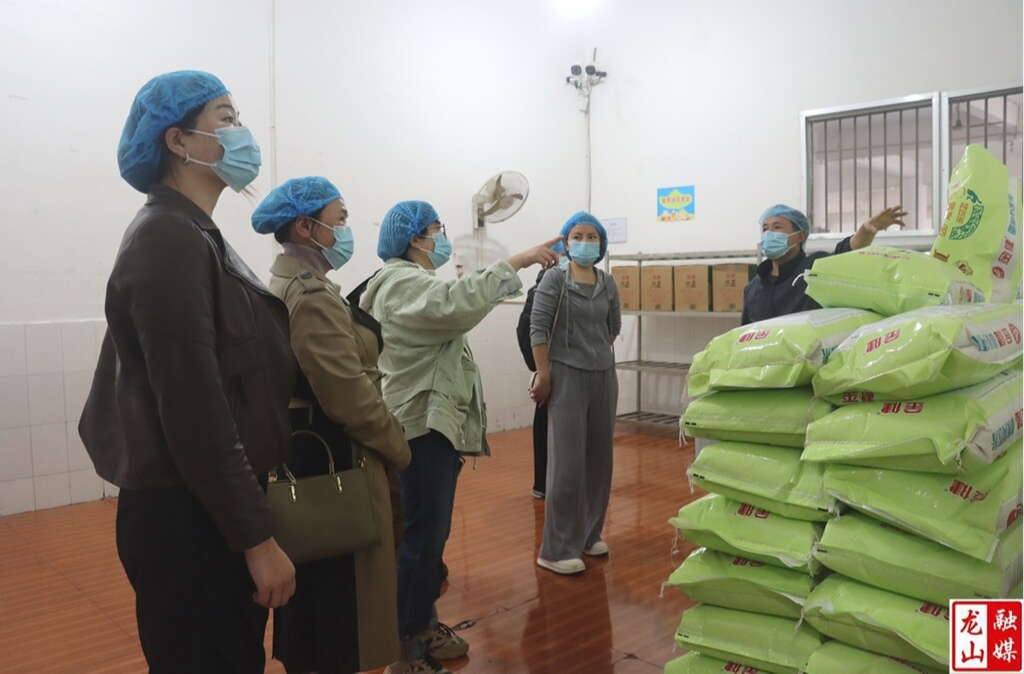 龙山六小：家长进食堂 助力“好”食光