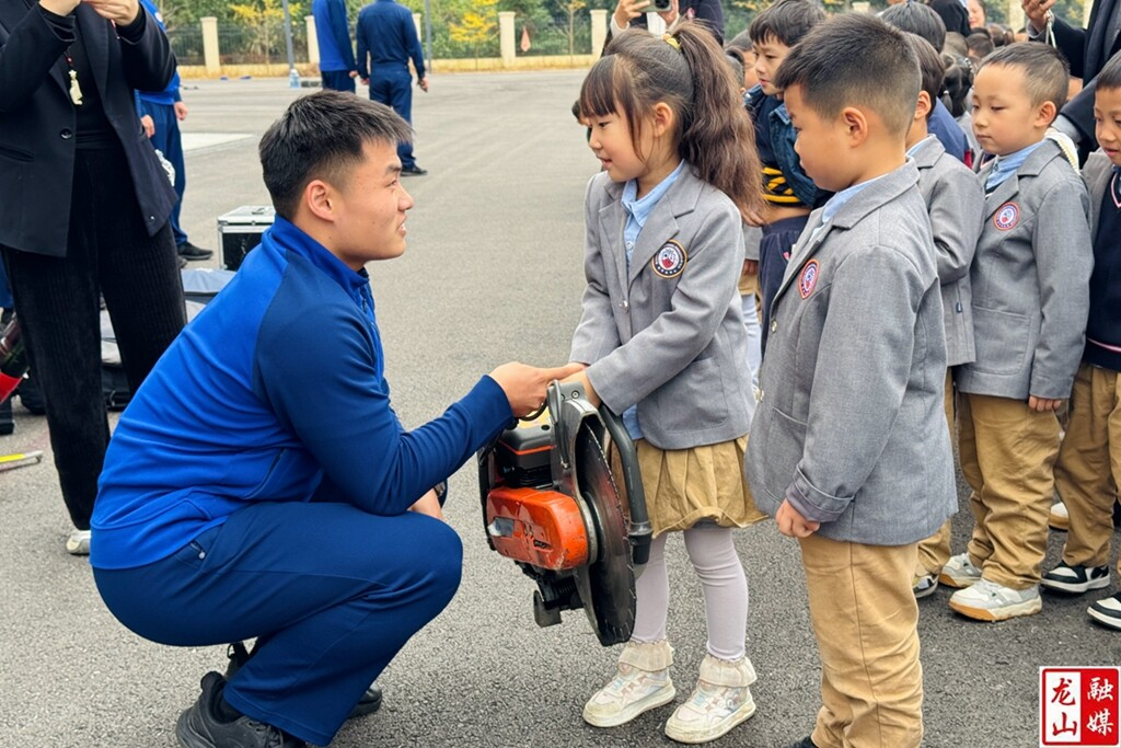 华塘消防救援站：萌娃“零距离”学安全