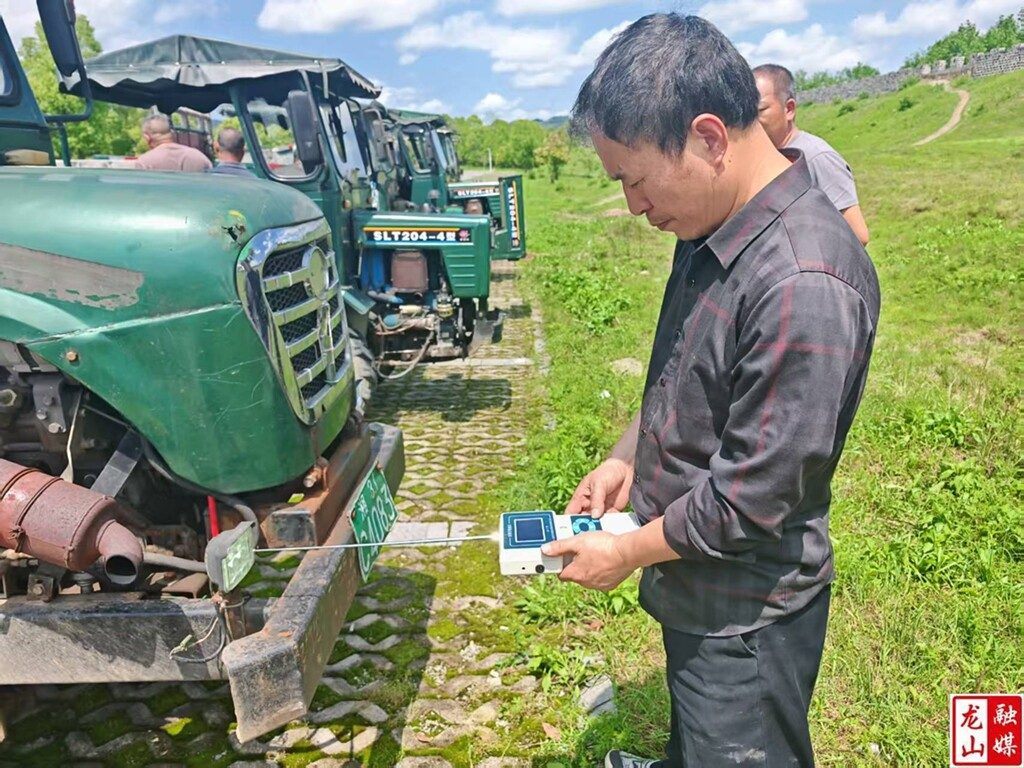 农机安全检测添“利器”  便携设备让拖拉机“体检”更高效