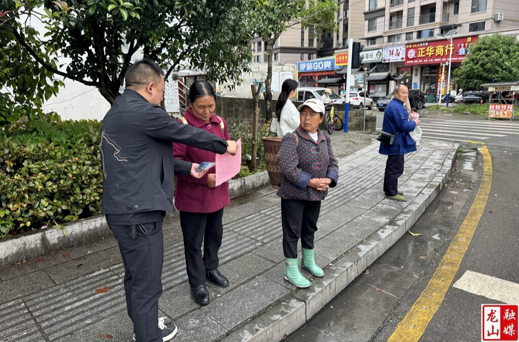 兴隆街道开展世界地球日普法宣传活动