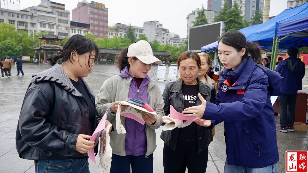 县自然资源局开展第57个世界地球日主题宣传活动