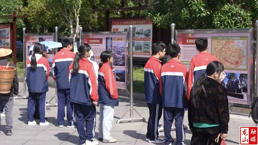 龙山县青少年红色教育实践活动月正式启动