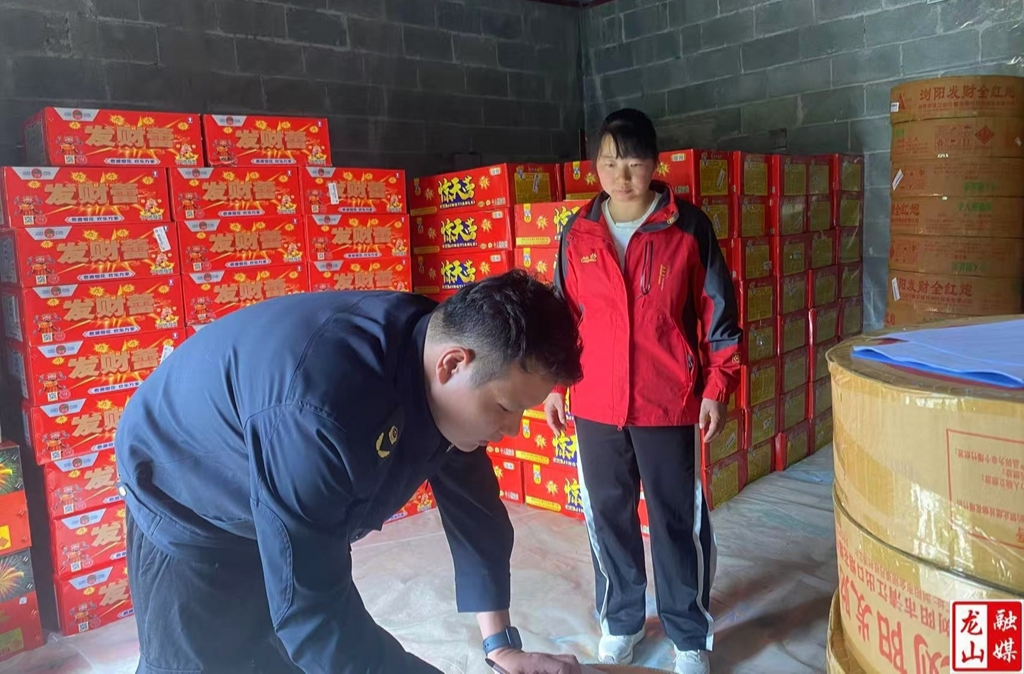 里耶镇开展烟花爆竹安全专项排查行动（图）