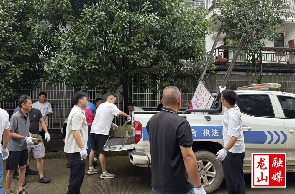 长春社区开展人居环境集中整治行动