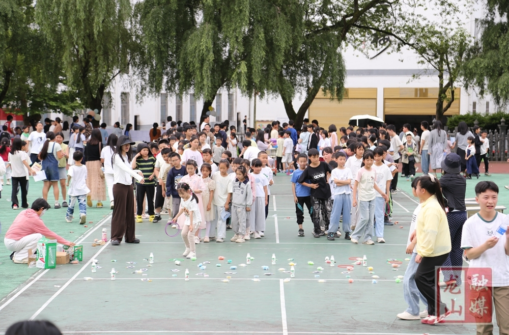 桂塘镇九年制学校举行“欢乐六一”  游园活动
