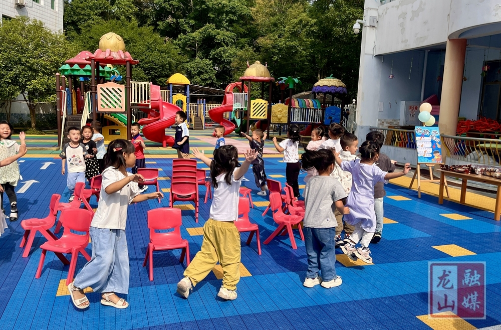 里耶镇中心幼儿园开展庆“六一”主题活动