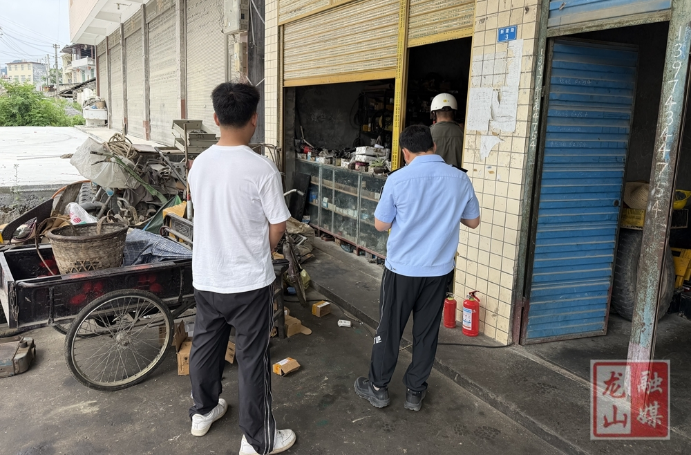 召市镇多部门开展“九小场所”消防安全专项排查