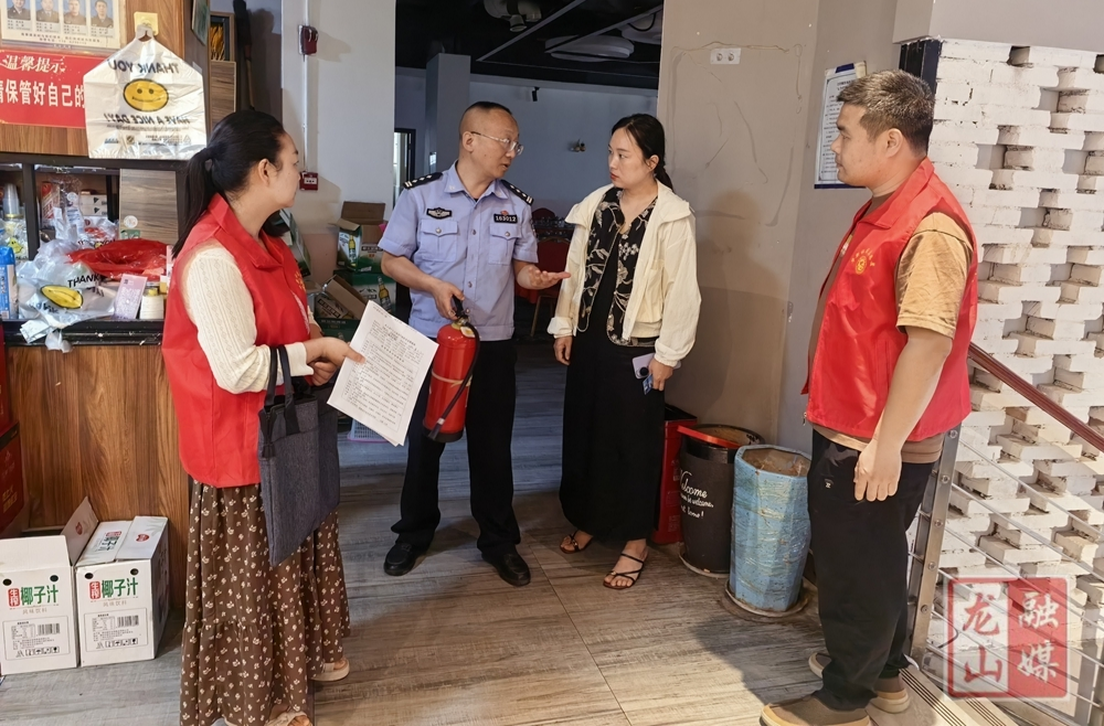 华新社区开展 “九小场所” 消防安全排查整治行动