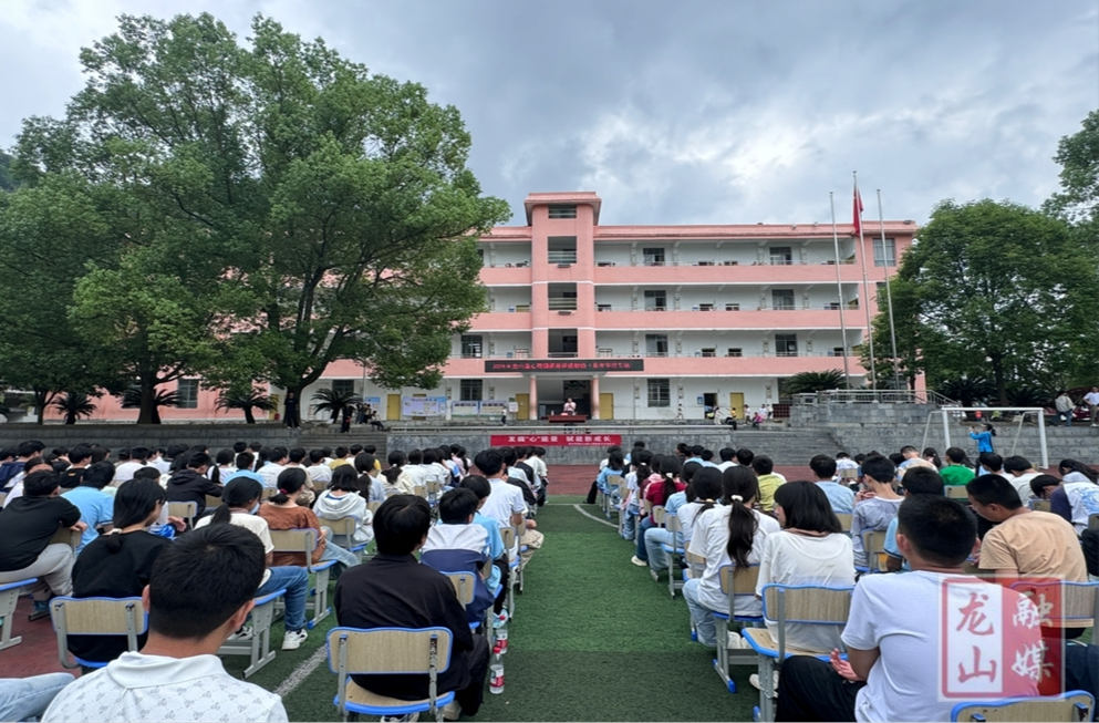 苗儿滩镇九年制学校开展心理健康与法治教育进校园活动