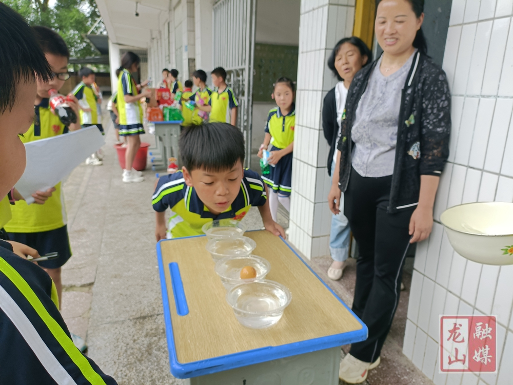 兴隆小学举行“释放压力，向阳成长”心理健康游园拓展活动