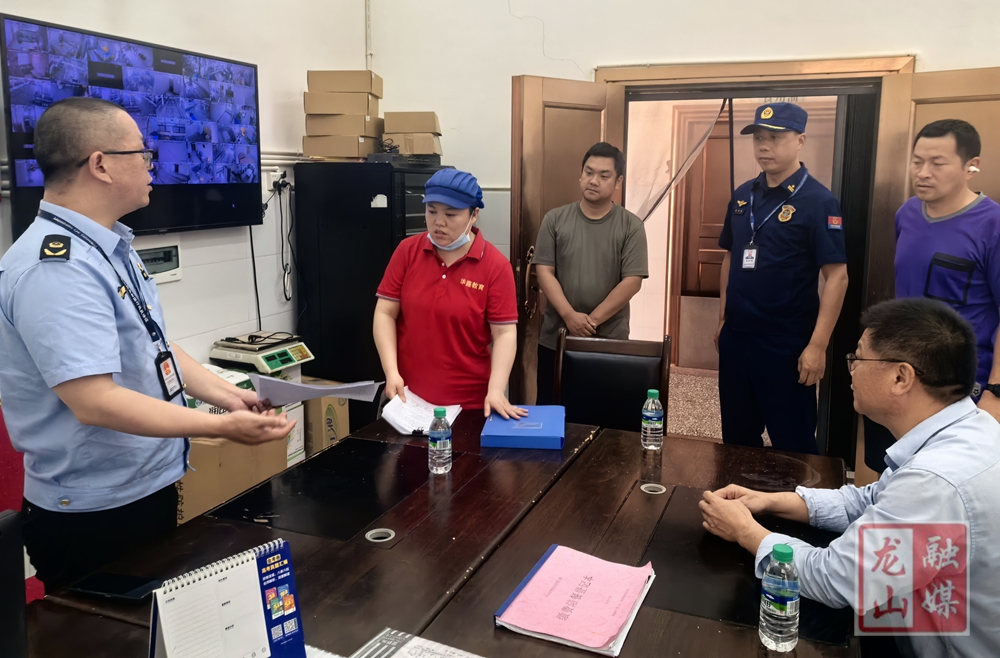 县市场监管局开展高考前食堂食品安全专项检查