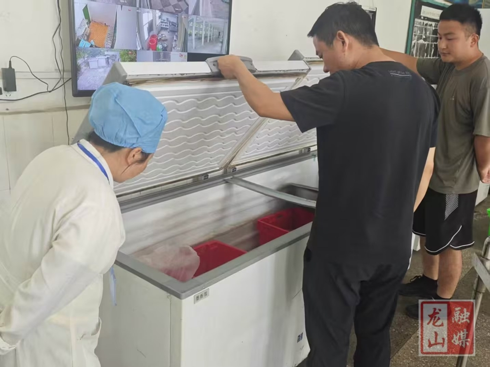 洛塔乡开展校园卫生与传染病防控专项检查