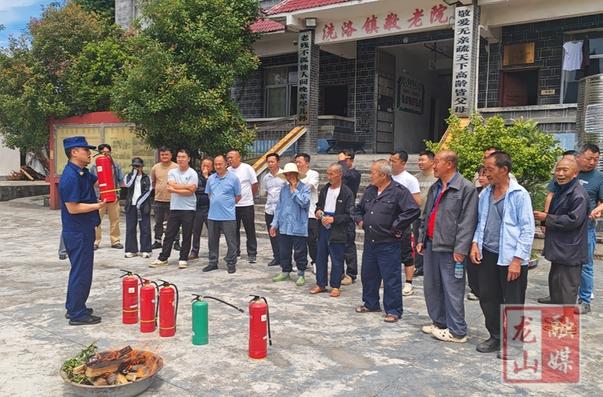 县消防救援局扎实开展安全生产月消防宣教行动