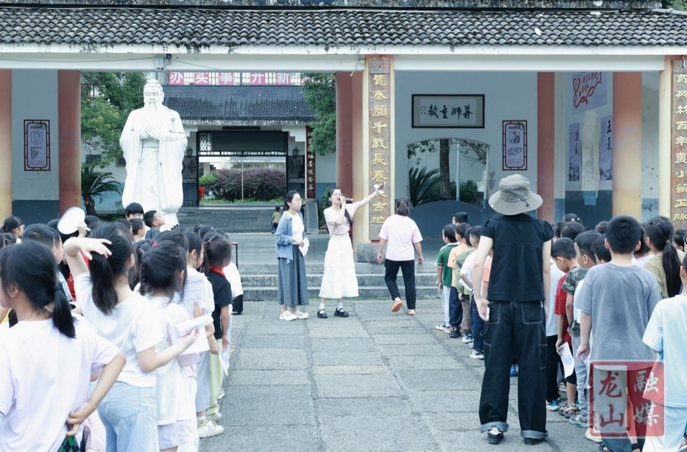 里耶镇中心小学开展低年级游园闯关活动