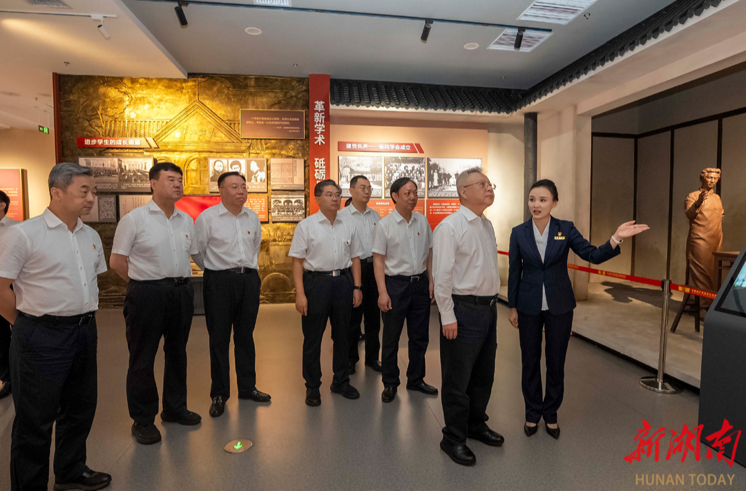 沈晓明开展党性教育活动和“七一”走访慰问