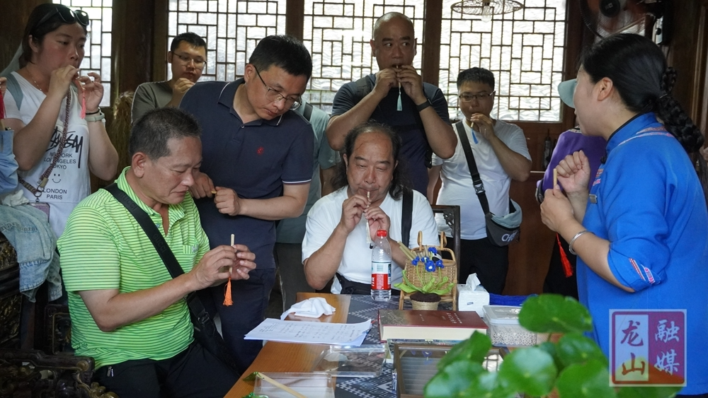 “中华民族一家亲·海峡两岸共团圆”鼓舞团圆交流活动走进龙山