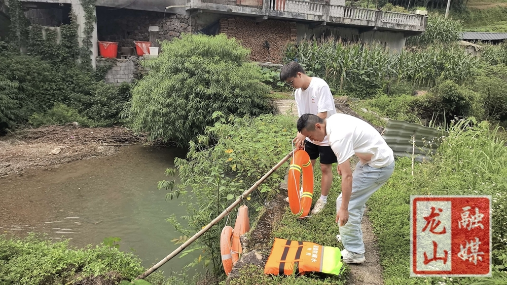 内溪乡：投放救生安全包  织密暑期防护网