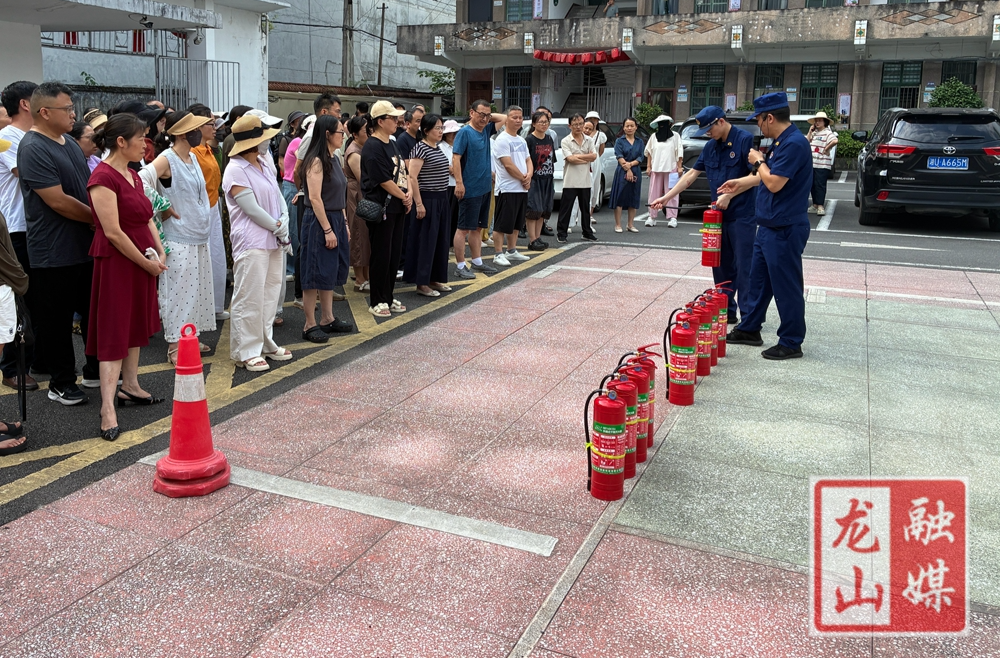 县财政局开展防暴消防综合演练