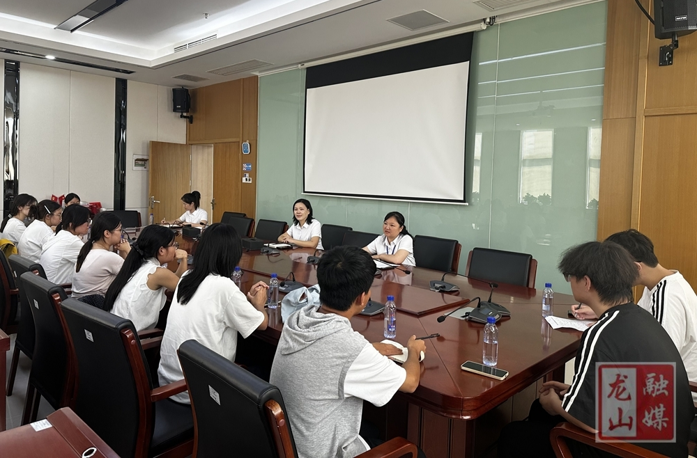 县行政审批服务局：实习大学生开启政务成长之旅