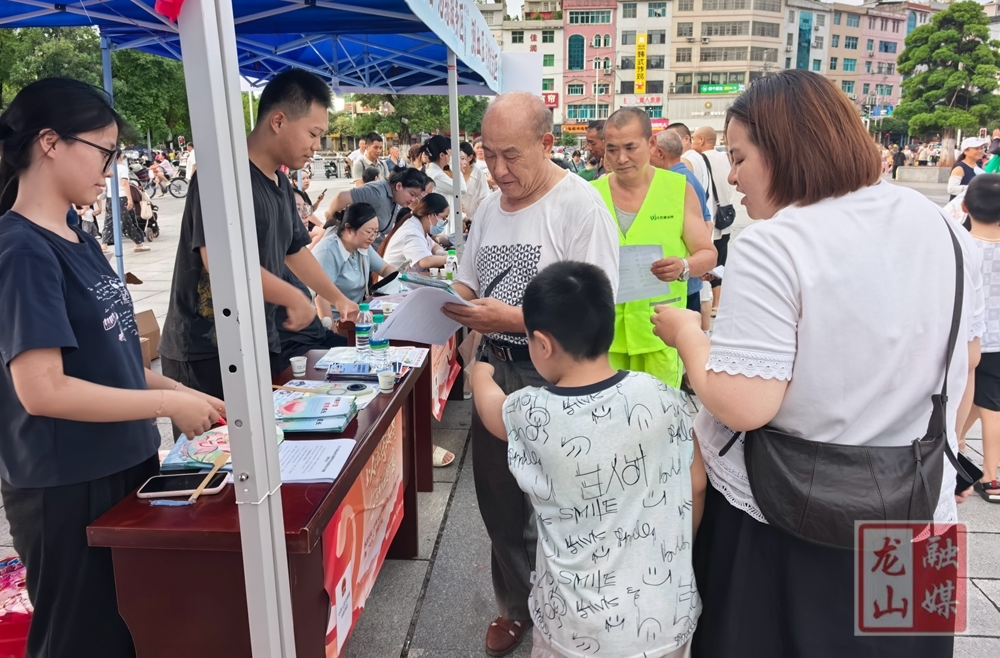 团县委开展夏夜安全宣传活动