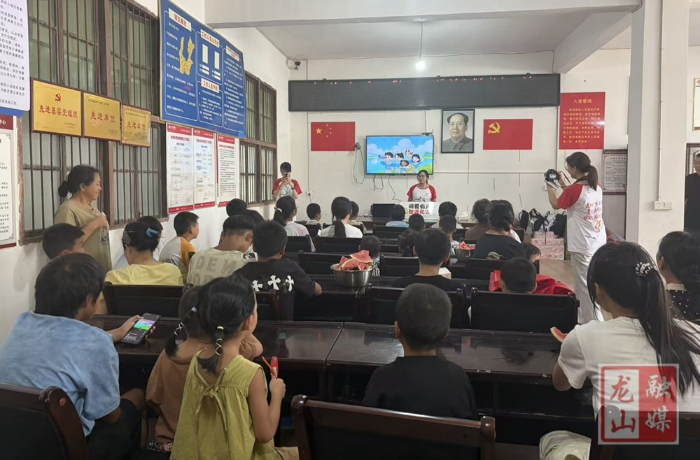 猫儿溪社区联合吉首大学志愿者开展防溺水专题教育