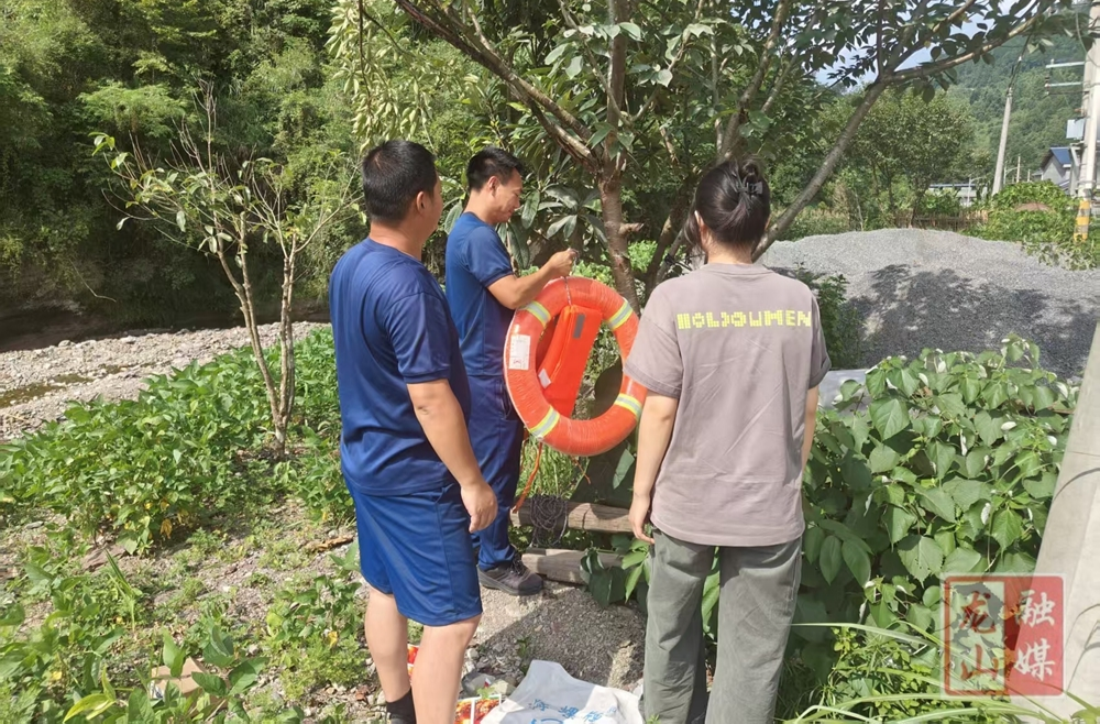 咱果乡扎实开展危险水域救生设施布设 筑牢防溺水安全防线