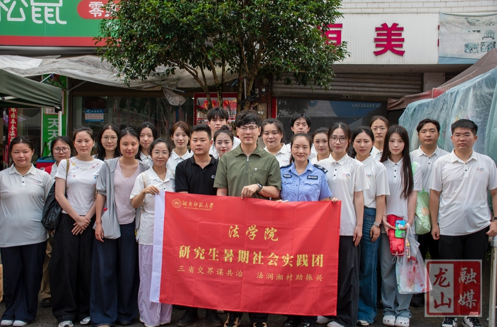 县司法局开展集市普法惠民活动