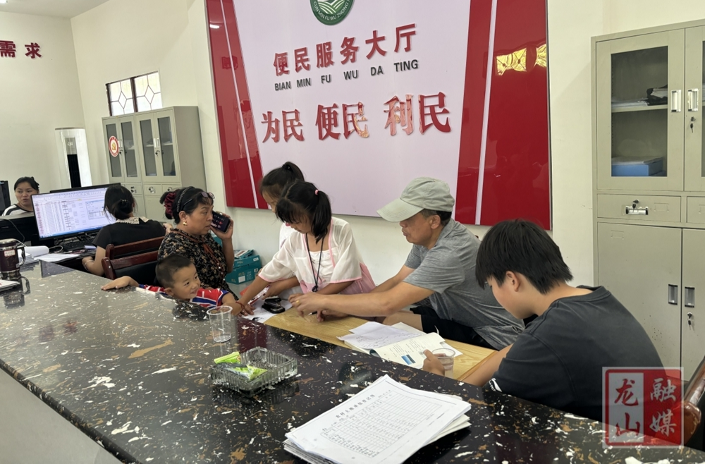 公益课堂进乡村  暖心护航少年暑期成长路
