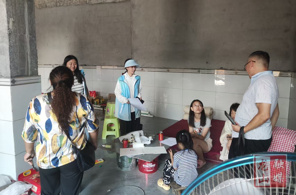 洗洛镇社工站入户开展防溺水、防性侵安全宣传活动