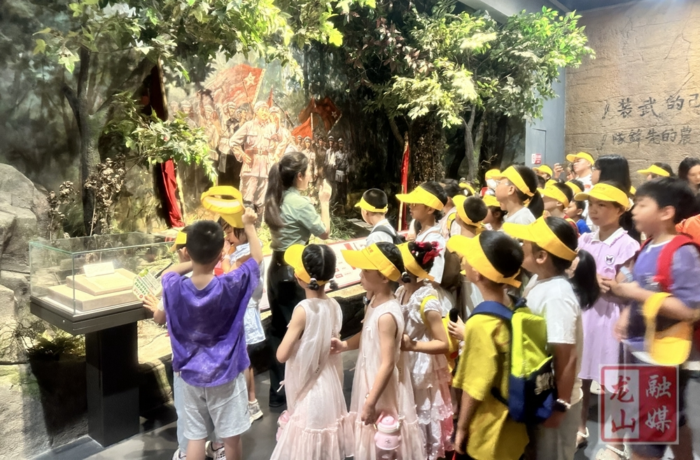 红色研学游丰富学生暑假生活