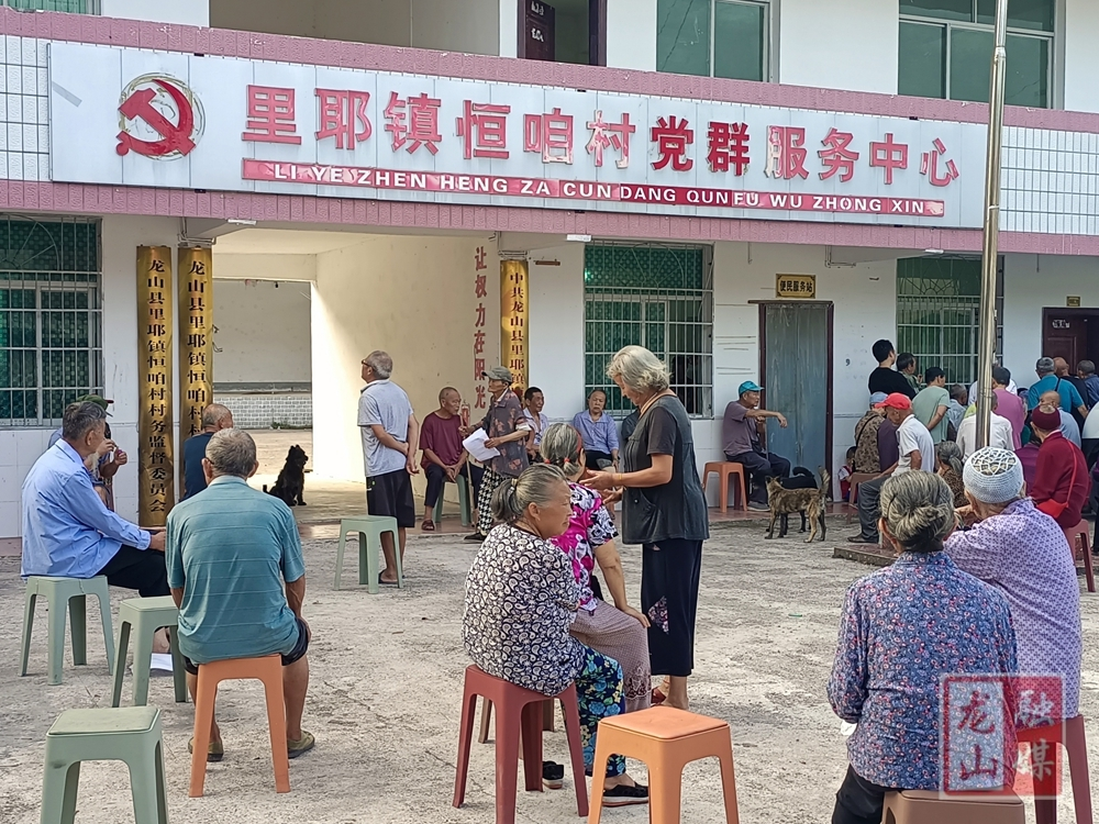 里耶镇：免费体检暖民心 便民服务送下乡