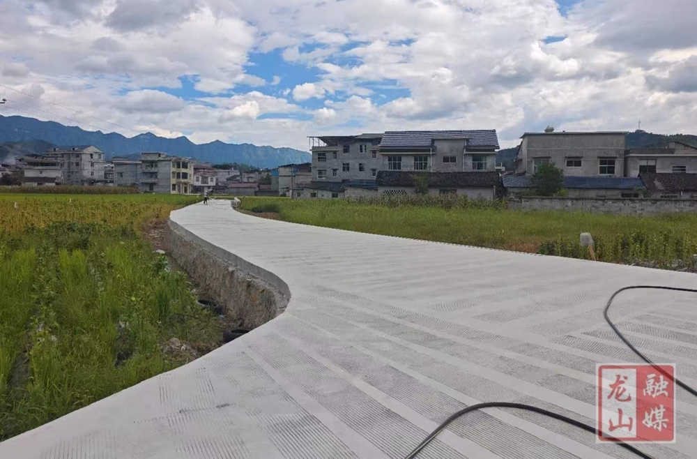 ​召市镇双合社区高标准农田产业路顺利竣工 打通田间运输“梗阻路”