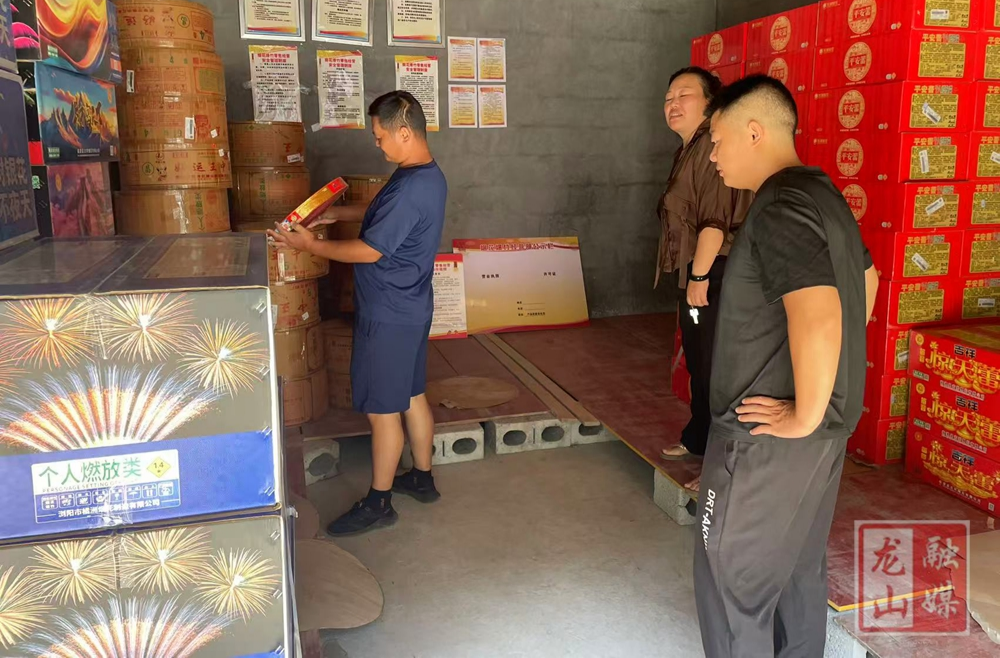 咱果乡开展烟花爆竹经营网点安全检查