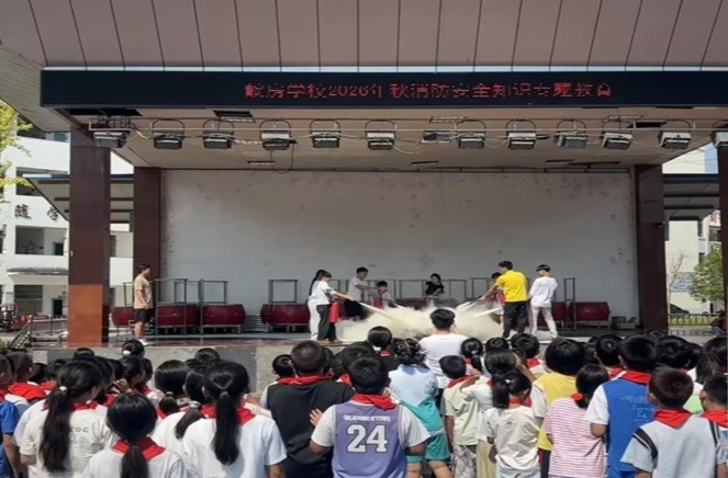 靛房镇九年制学校开展秋季消防应急疏散演练