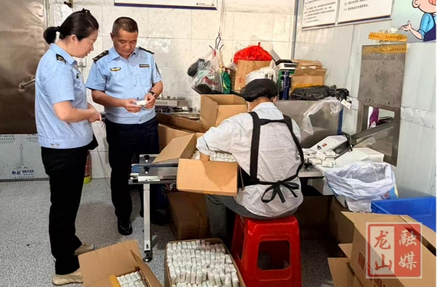 县市场监督管理局开展中秋期间月饼产品生产环节食品安全检查