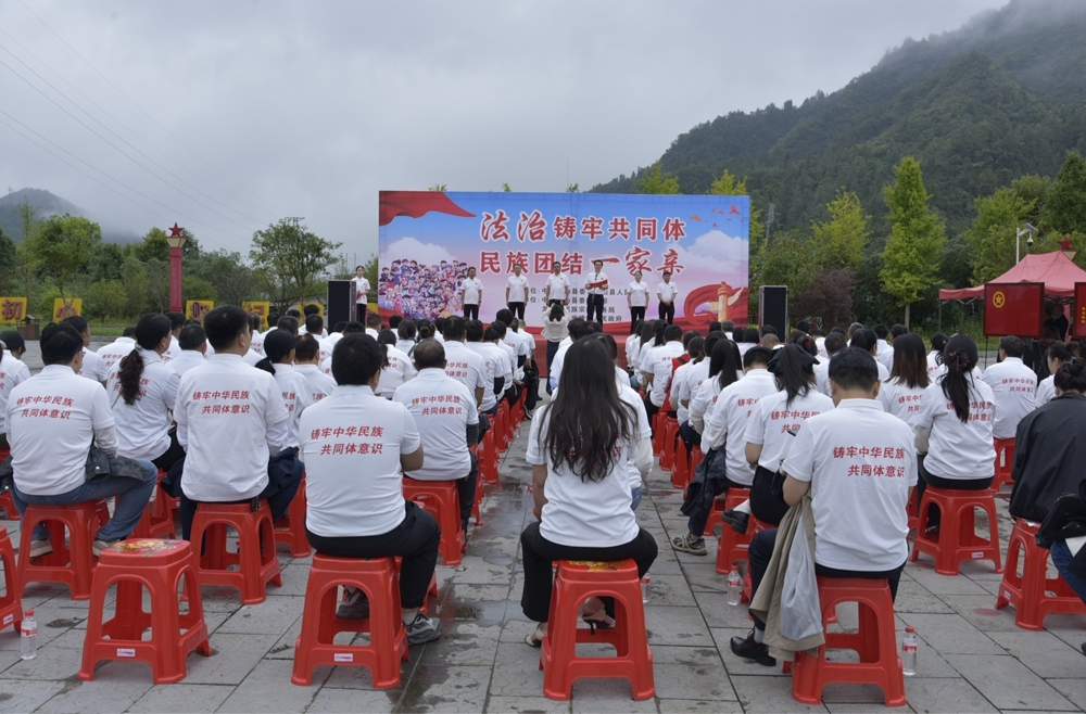 龙山县民族团结进步宣传周启动