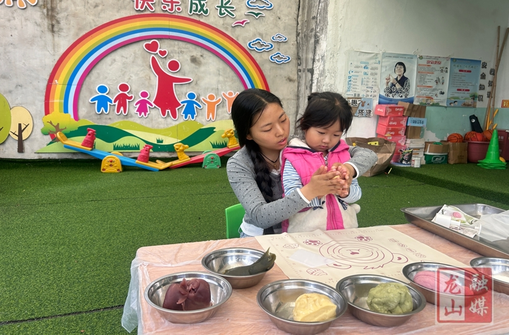 洛塔乡中心幼儿园开展中秋节主题活动
