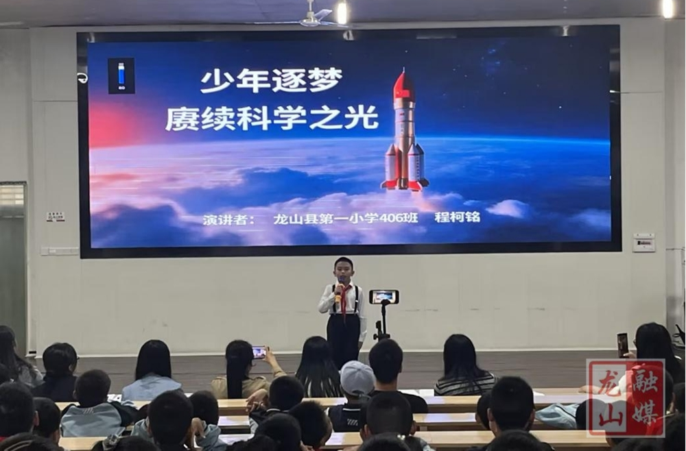 第一小学第十二届科技节启幕 炫酷实验与趣味游园点亮校园科学热情