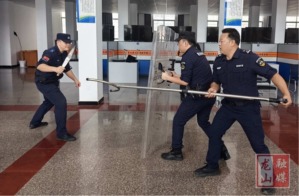 县人社局开展防暴安全专题宣讲活动