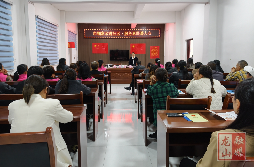 县妇联联合顺捷家政开展便民服务活动