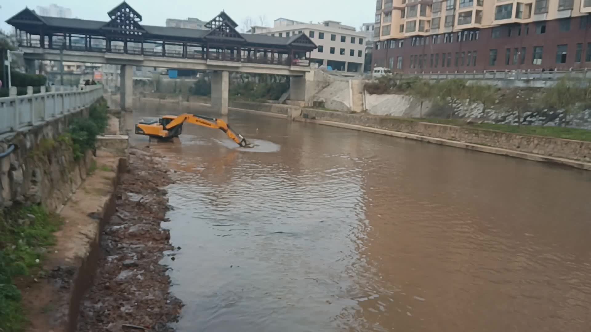 【龙山新闻】果利河：河道疏通
