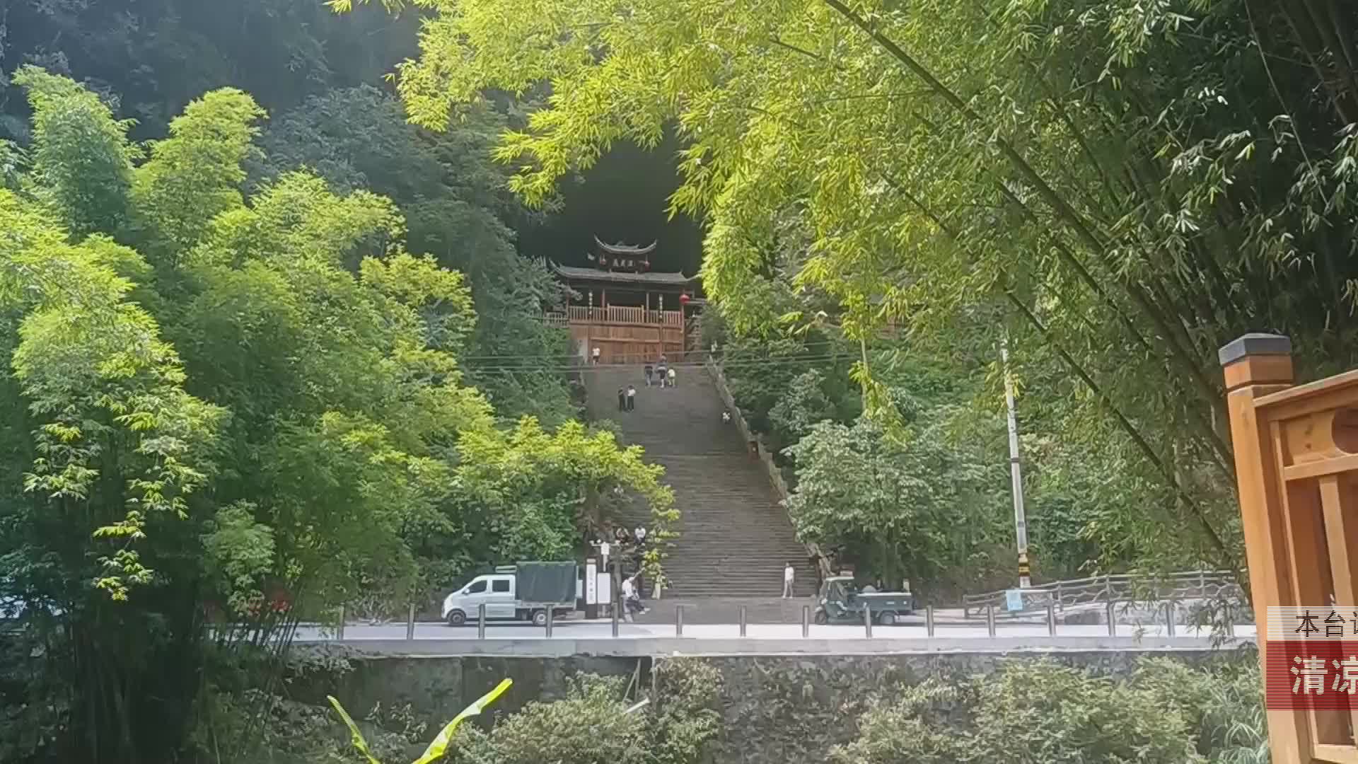 【龙山新闻】清凉夏日：皮渡河泛舟