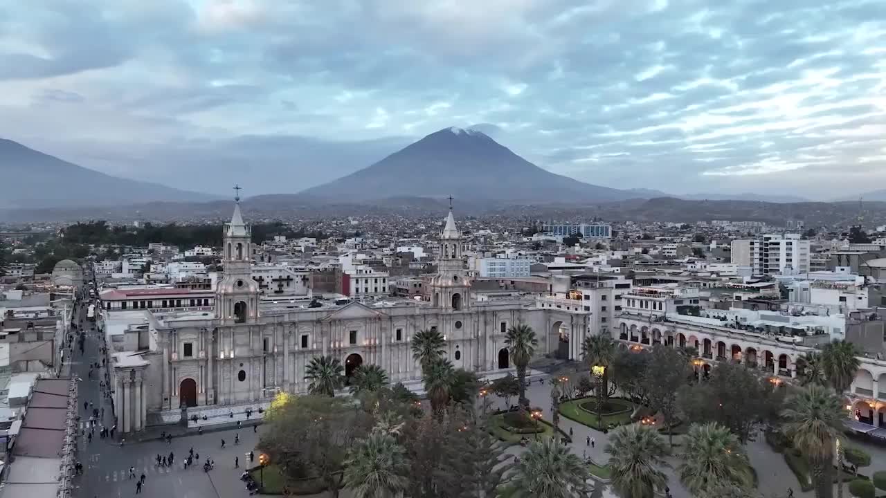 “从历史长周期把握世界大势”——习近平主席出席亚太经合组织第三十一次领导人非正式会议并对秘鲁进行国事访问纪实