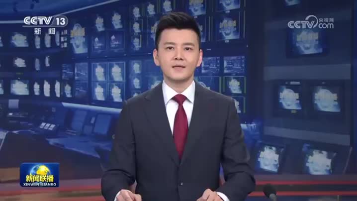 十四届全国人大三次会议在京开幕 习近平等在主席台就座