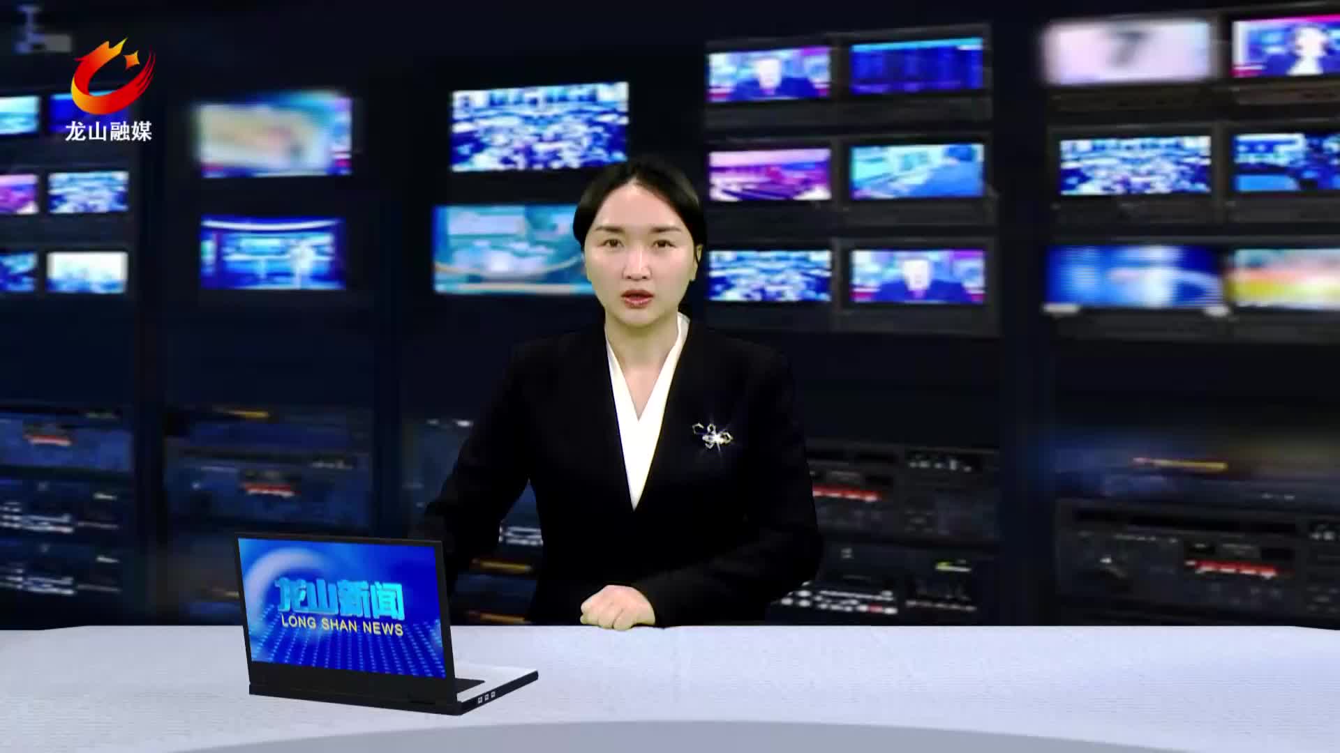 【龙山新闻】县交运执法大队联合咱果乡政府开展路域环境整治行动
