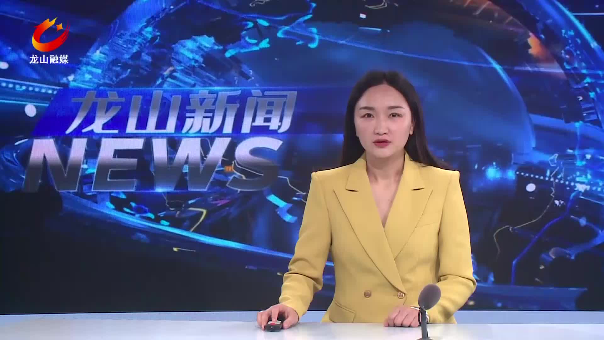 【龙山新闻】书法家挥毫泼墨送祝福