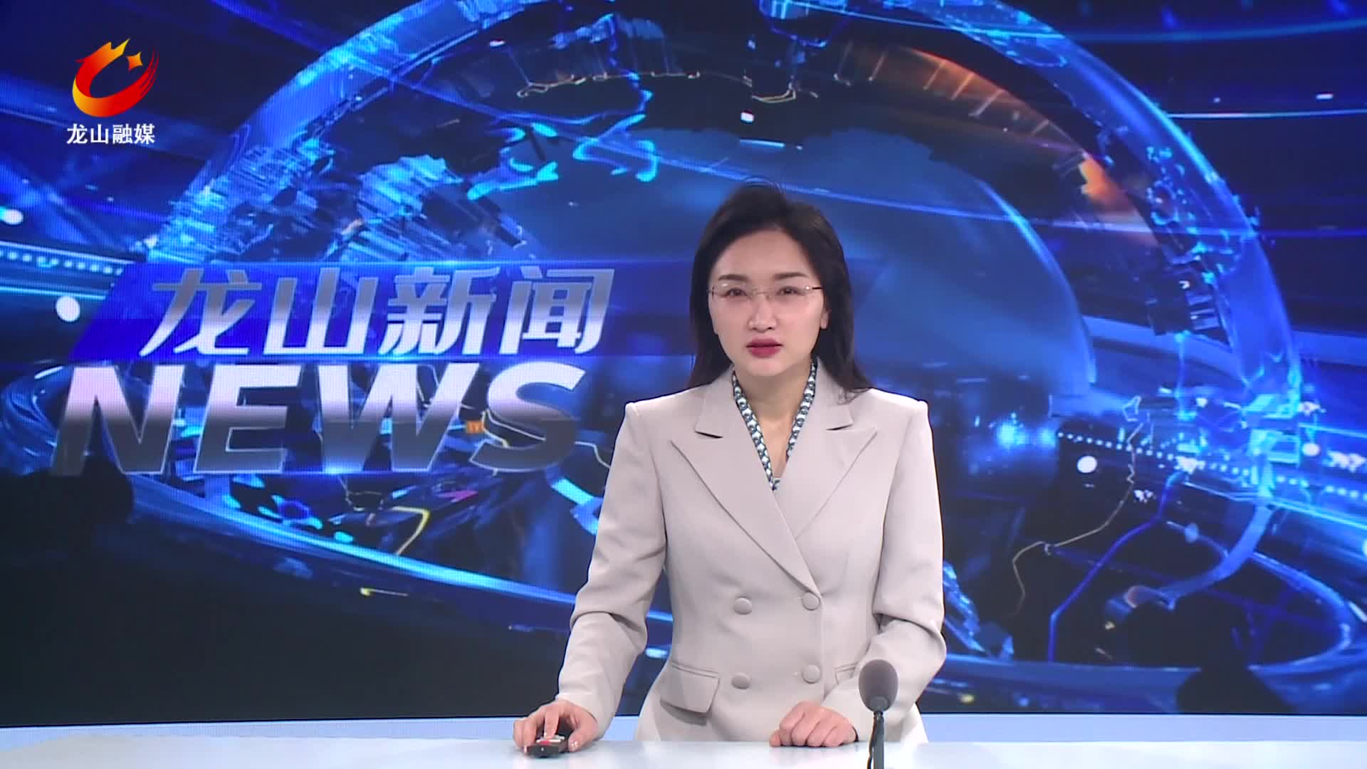 【龙山新闻】石牌镇上母村：百合基地忙施肥